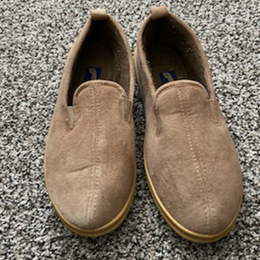 New SHAVER LAKE Indoor - Outdoor TAN Thick PADDED Sueded SLIPPERS * Comfy * 9 M
